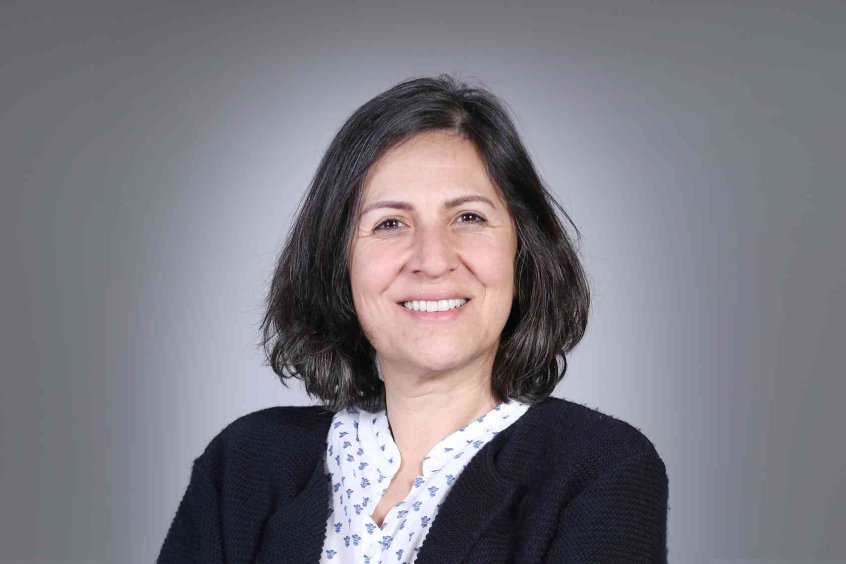 An image of Elif Gokyildiz smiling