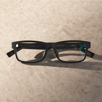 A picture of black eye glass
