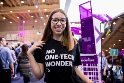 Woman wearing shirt that says no one tech wonder 724x483 JPG