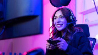 An image of women seems a professional gamer wearing headphones