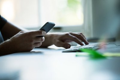 Holding Phone While Typing in Keyboard