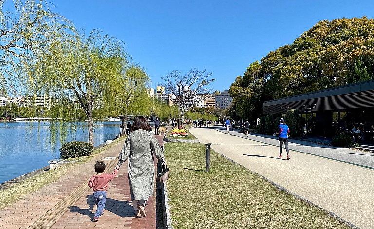 休日は福岡市民の憩いの場、大濠公園でお散歩
