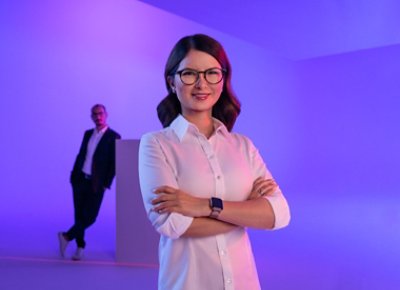 Woman with white blouse crossing her arms