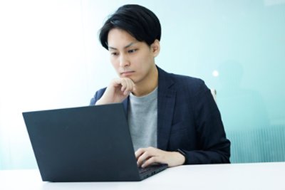 Kotaro using laptop